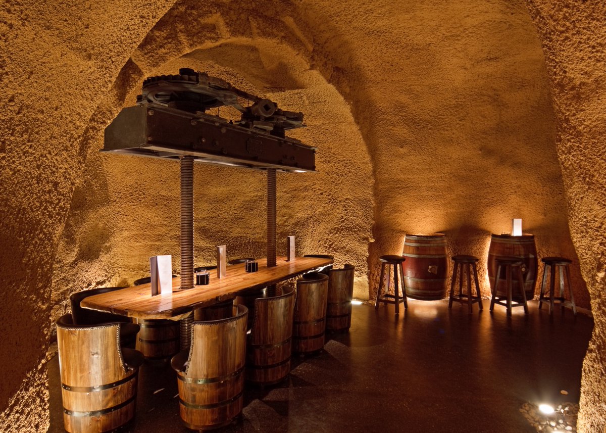 RiojaAlavesa's tweet image. ¿Has estado alguna vez en un #calado?
En tu próxima visita a #RiojaAlavesa, no olvides mirar... bajo tierra 😉

Reserva tu experiencia en un calado en nuestra web 👉visitriojaalavesa.com/experiencias/