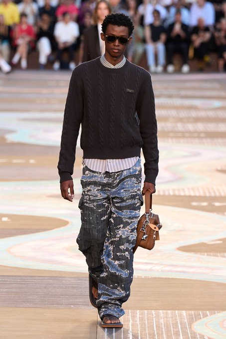تشكيلة Louis Vuitton الرجالية لربيع وصيف 2026 تأسر الأنظار بإلهامها من جمال الهند وروحها 