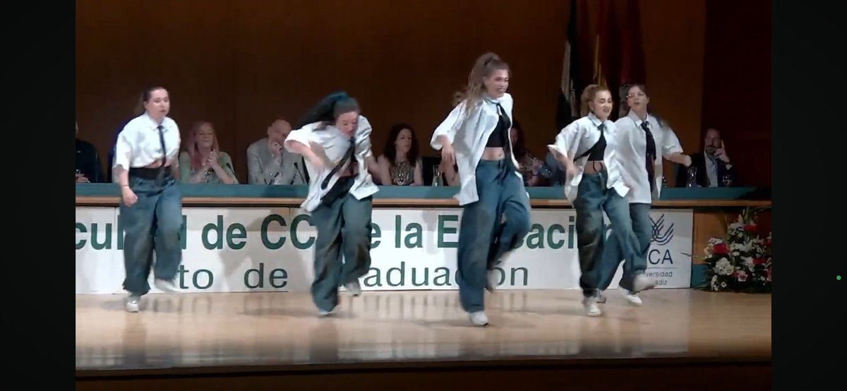 UCAdanza participa un año más en le Ceremonia de Graduación de la <a href="/FacultadCCE/">Facultad de CCE</a> instagram.com/reel/DLYRyAYoC…