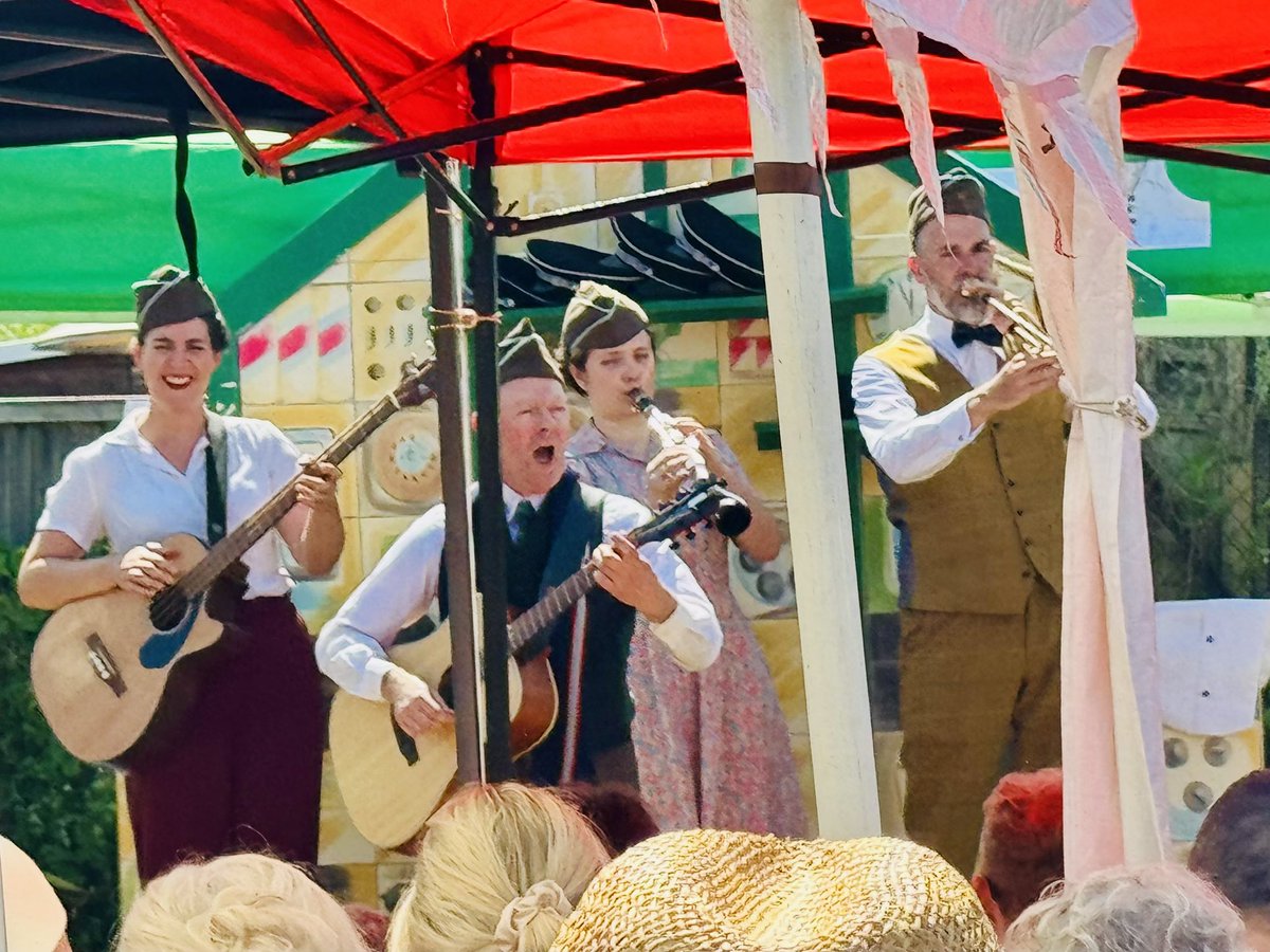 DrAyshaRaza's tweet photo. Particularly poignant watching @mikrontheatre #hushhush having marked #armedforcesday yesterday &amp; the #VEday80 earlier in the year. Remarkable how so many people came together &amp; sacrificed so much for the precious peace we enjoy today, which we must fight hard to keep. 🕊️ https://t.co/eHWkyHoUwA