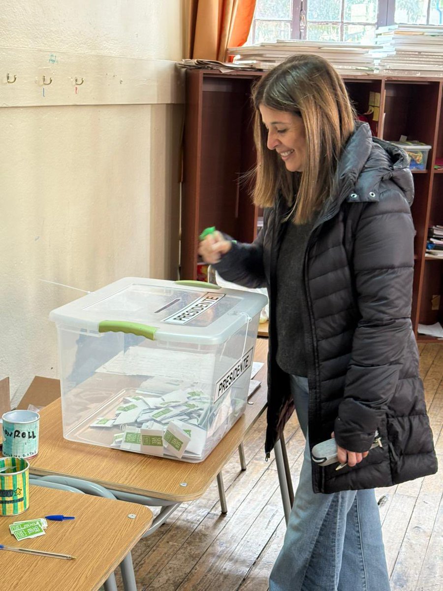 Siempre un privilegio poder ejercer el derecho a votar. 
Recordando generaciones de mujeres que lucharon por nuestro derecho a ser ciudadanas. La lucha de miles en contra de la dictadura y por recuperar nuestra democracia. Chile 🇨🇱 

Con mucha alegría y convicción #Primarias2025