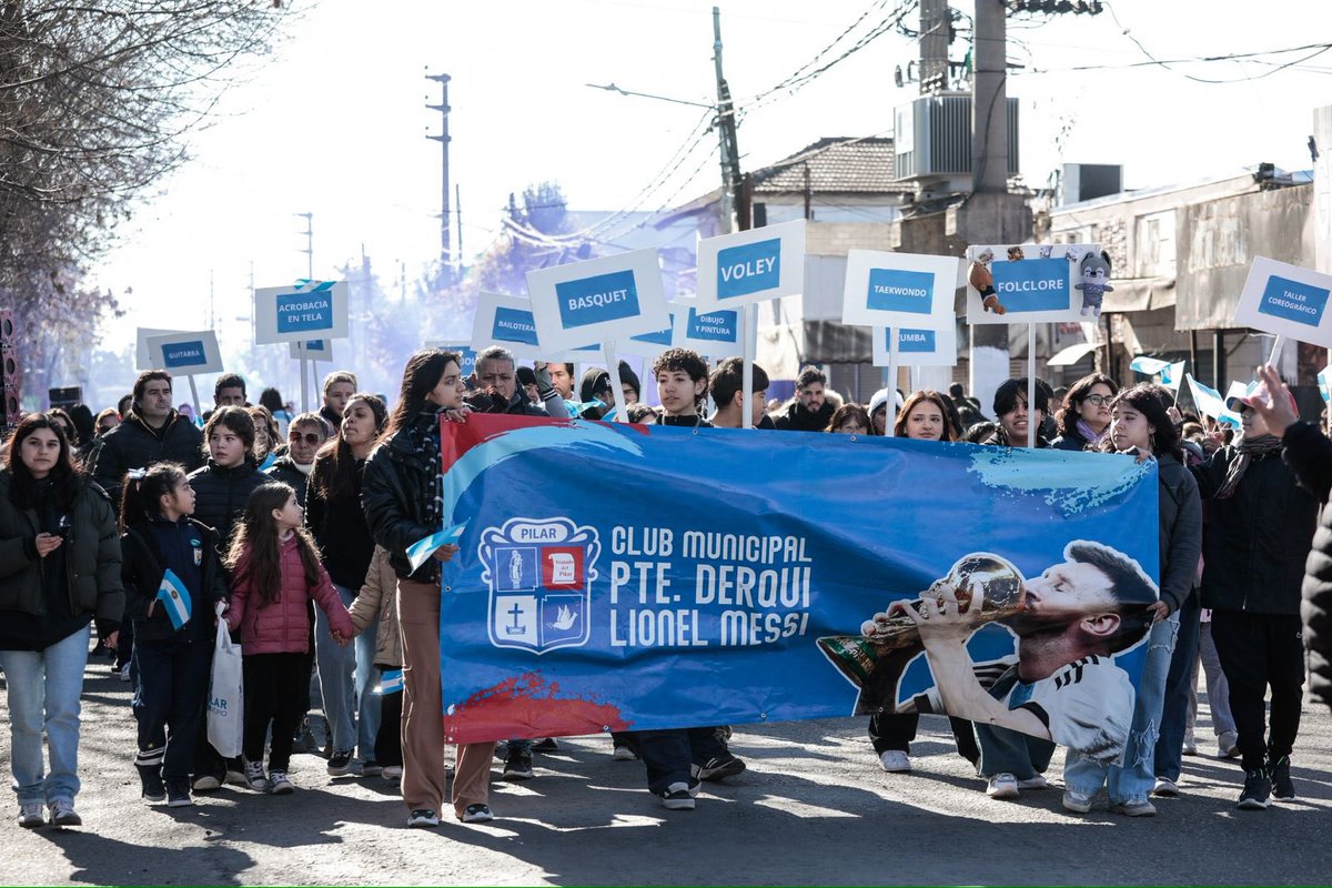 En las Fiestas Patronales de Presidente Derqui, además de celebrar la cultura y la identidad de la localidad, pudimos mirarnos a los ojos con todas las familias para conversar sobre lo que hicimos y seguimos haciendo para transformar cada barrio. 

#LaFuerzaQueTransforma ❤️
