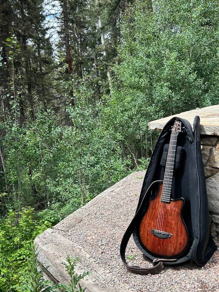 The perfect small body Carbon fiber acoustic? Thanks to Emerald Ambassador Craig Amrine for this cool shot of his X7 out on the trail. The perfect travelling companion!

Find out more about the X7 at: buff.ly/LNHFFwN

#travelguitar #parlourguitar #compactguitar