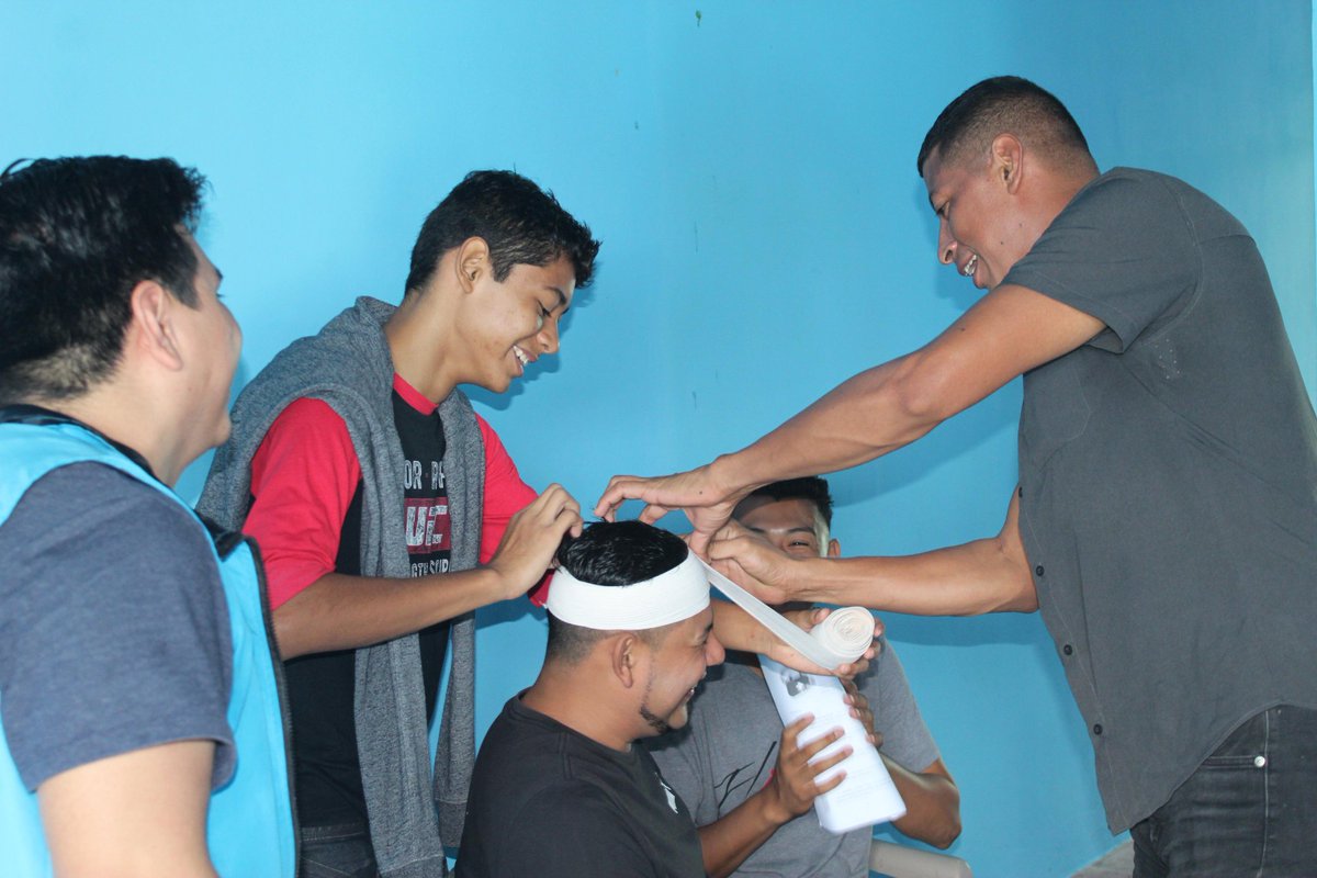 ¡Nuestra estructura de juventud Nuevas Ideas Quezaltepeque está más organizada que nunca! Como muestra de ello, se realizó el primer taller de primeros auxilios. 🇸🇻🚑

Una iniciativa que tiene por fin, capacitar a nuestros jóvenes líderes comunitarios ante cualquier emergencia.