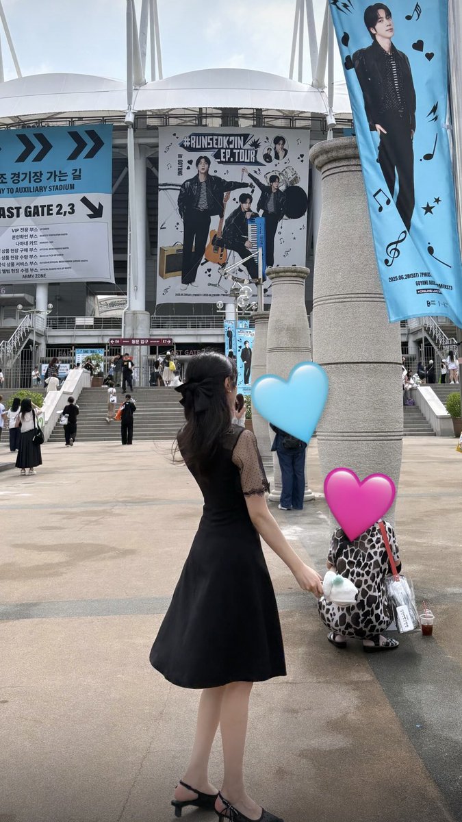 __KimAnna's tweet photo. 이틀 내내 넘 고생 많아따아 🩵🩷 https://t.co/Dh6bc1y07o