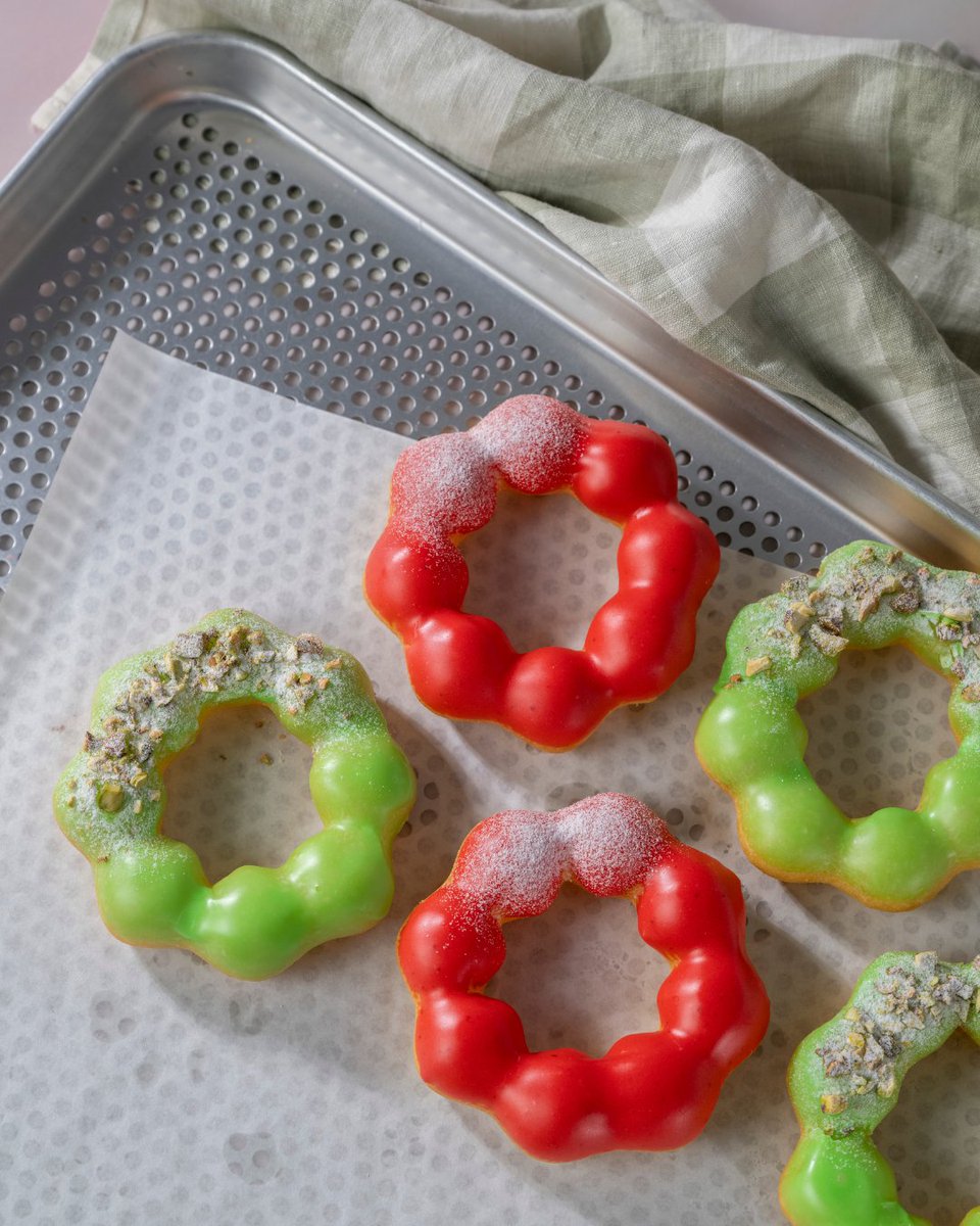 The duo you didn’t know you needed: Strawberry 🍓 &amp; Pistachio 💚 Mochi Donuts only at PB! 

#parisbaguette #mochidonuts #mochi #pastries #pb #summer #cafe