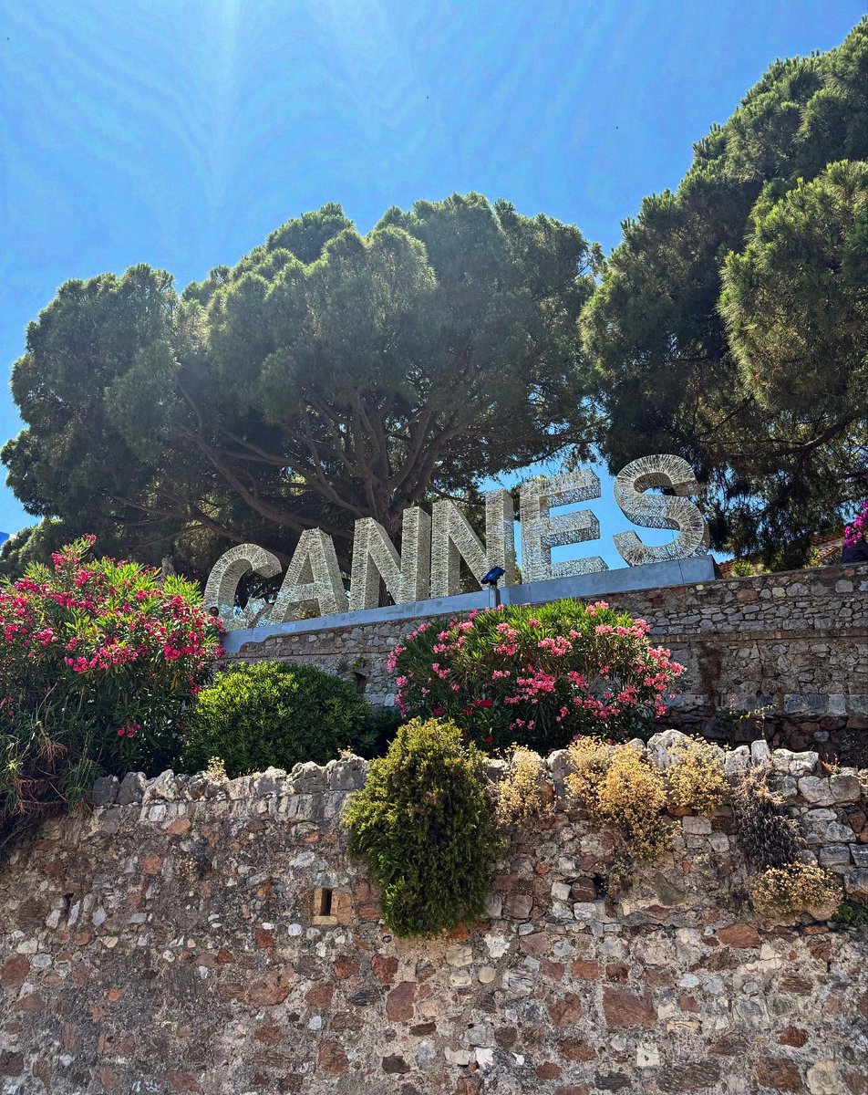literally melting in Cannes rn 🥵