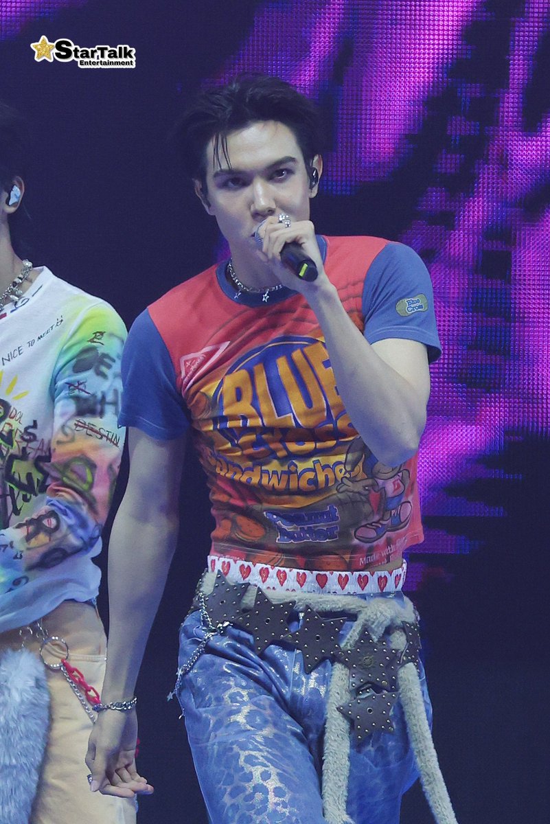 " มิน- อเล็กซ์" วง DICE ที่งาน "Pride FlowerMusic" คอนเสิร์ตสุด Colourful แห่งปี 

#MINthanakrit 
#ALEXbuckland
#PrideFlowerMusicxDICE
#DICE_SONRAY 
#PrideFlowerMusic