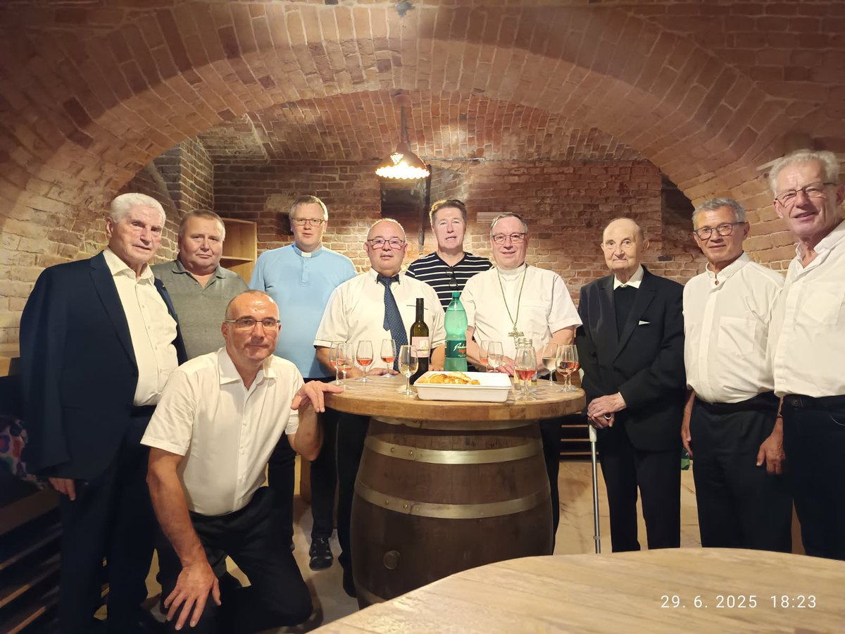 FrancBreznikSDS's tweet image. Danes v Lenartu  proslavljamo diamantno 65 letnico duhovništva msgr. dr. #FrancKramberger in tudi njegovo  45 letnico škofovskega posvečenja. 
#ADMULTOSANNOS
@DruzinaSi