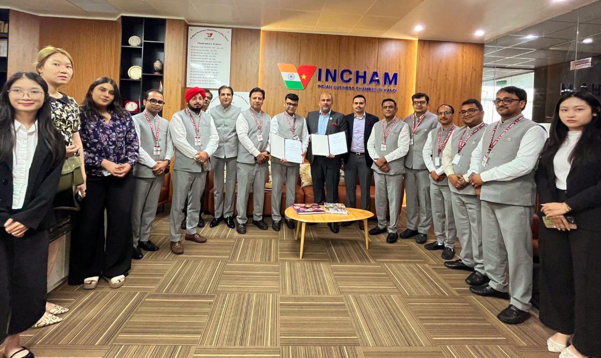 FJCCI (@fjcci) on Twitter photo हमें गर्व है कि #FJCCI ने #INCHAMHanoi, Vietnam के साथ एक ऐतिहासिक MoU पर हस्ताक्षर किए हैं।
यह साझेदारी झारखंड और वियतनाम के बीच व्यापार, निवेश और सांस्कृतिक सहयोग को बढ़ावा देगी, जिससे उद्योगों और उद्यमियों के लिए नए अवसर खुलेंगे।
<a href="/JharkhandCMO/">Office of Chief Minister, Jharkhand</a> <a href="/SPYadavGodda/">Sanjay Prasad Yadav</a> हमें गर्व है कि #FJCCI ने #INCHAMHanoi, Vietnam के साथ एक ऐतिहासिक MoU पर हस्ताक्षर किए हैं।
यह साझेदारी झारखंड और वियतनाम के बीच व्यापार, निवेश और सांस्कृतिक सहयोग को बढ़ावा देगी, जिससे उद्योगों और उद्यमियों के लिए नए अवसर खुलेंगे।
<a href="/JharkhandCMO/">Office of Chief Minister, Jharkhand</a> <a href="/SPYadavGodda/">Sanjay Prasad Yadav</a>
