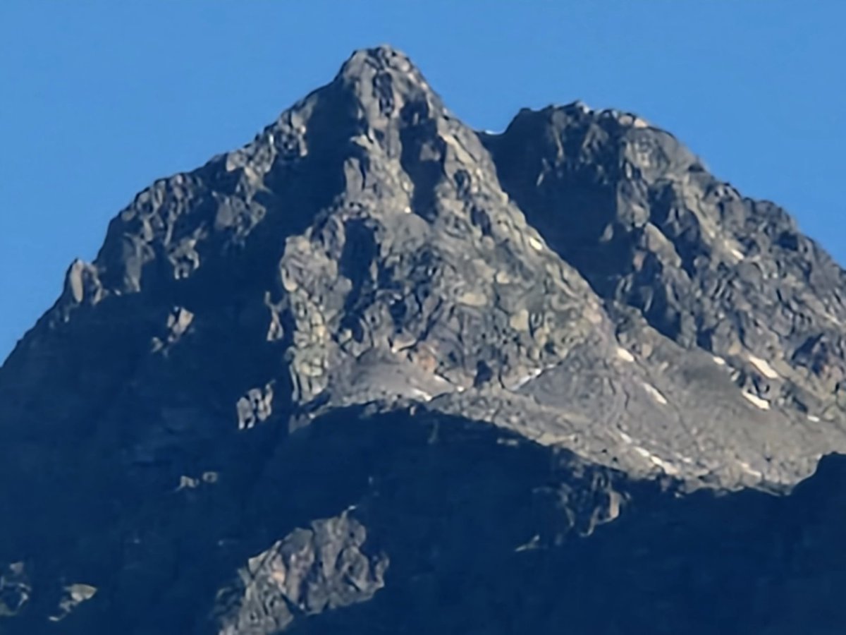 iirpo's tweet image. #citando
#OscarWilde
Vivere è la cosa più rara del mondo. La maggior parte della gente esiste, e nulla più.