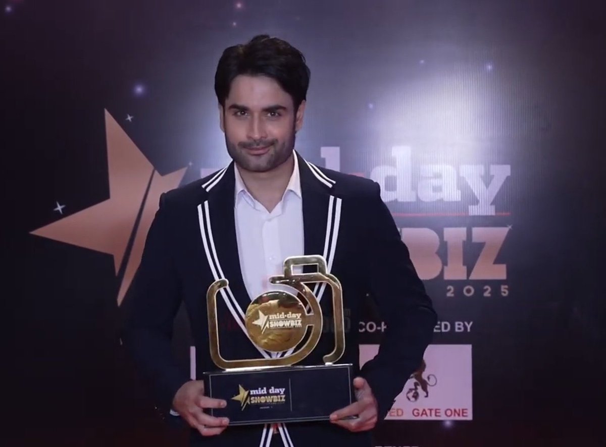 Elegance. Excellence. Vivian Dsena. 🖤 Honoured with the Mid-Day Award 2025 — a name that never stops shining.

#VivianDsena #ShowbizAwards2025 #VDians