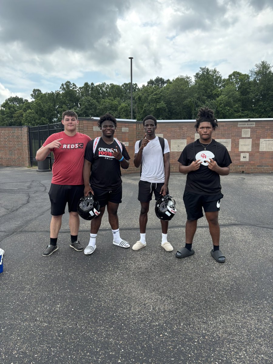 IamJseanDorsey's tweet image. Had a great time at the camp, many more to come…
@JeremyBade54588 @jttofune @HarrisNate25