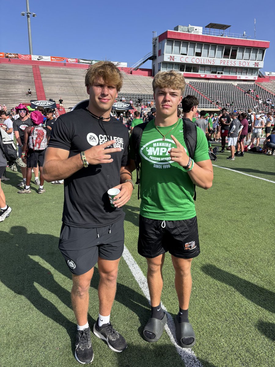 1BrendanJackson's tweet image. I had a great time at the manning camp! It was a pleasure to train with these talented QBs! @avery2johnson  @S_leav10 @EliManning @PGregorian @WCPSacramento @westcoastpreps_