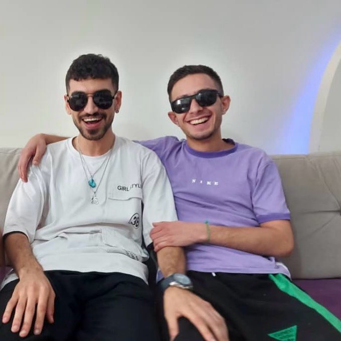 #فراموشکار_نباشید
این دو جوان چشمان خود را فدای آزادی من و شما کردند.

#حسین_نادربیگی
#متین_منانی