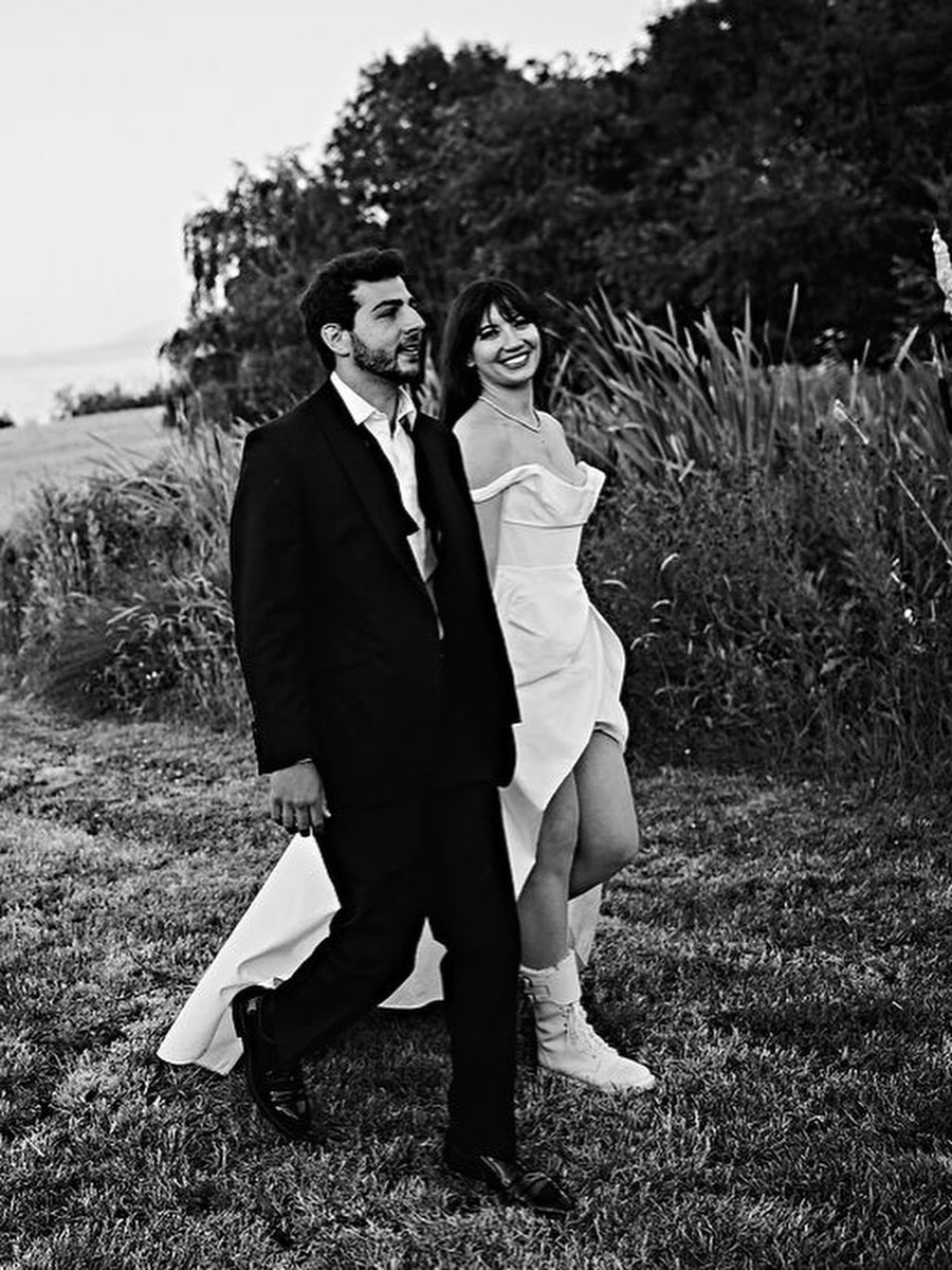 GavinRossdale's tweet image. What a wedding ! What a couple ! We had the most beautiful time deep in somerset. We are so thrilled for Daisy and jordan . It was a ceremony of magic and love . We are so thrilled to be there with you . We wish you it all. All our love from me,x and the boys. Long may you run ❤️
