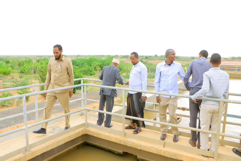 Political parties in the Somali Region held a joint training session in Godey city on integrating political parties with regional administrations. Following the session, they inspected ongoing development projects in the area
<a href="/AbiyAhmedAli/">Abiy Ahmed Ali 🇪🇹</a> 
<a href="/PMEthiopia/">Office of the Prime Minister - Ethiopia</a>