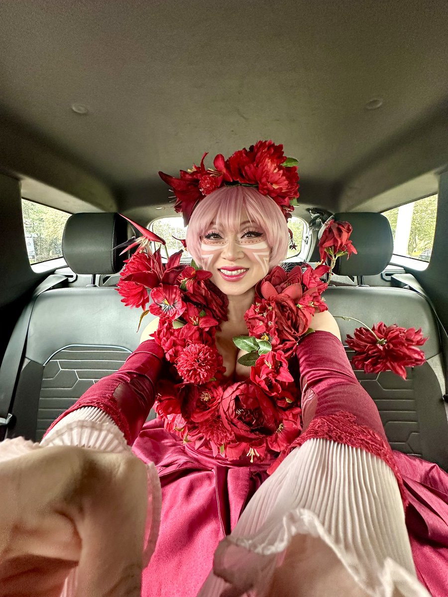 Haven’t cosplayed Belle in a few months! I missed her! ❤️🌹