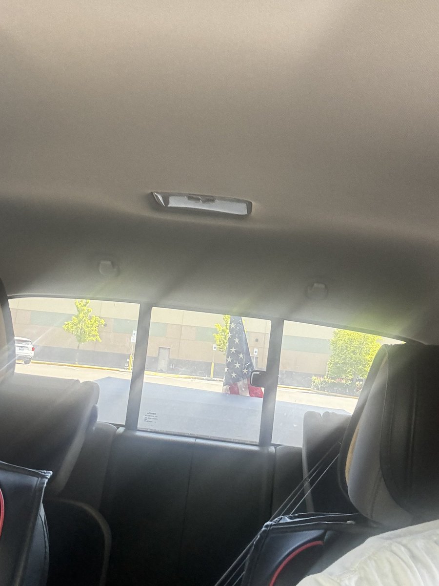 KevinLint1's tweet photo. Vacation time a whole week and my favorite fishing spot in the world Lake Billy Chinook @NevanJarvis and I are going kill the smallmouth bass out there going to be fun #OrangeOGuy #Fishing #Vaction #FourthofJulyWeek https://t.co/hOXIIjNlOk