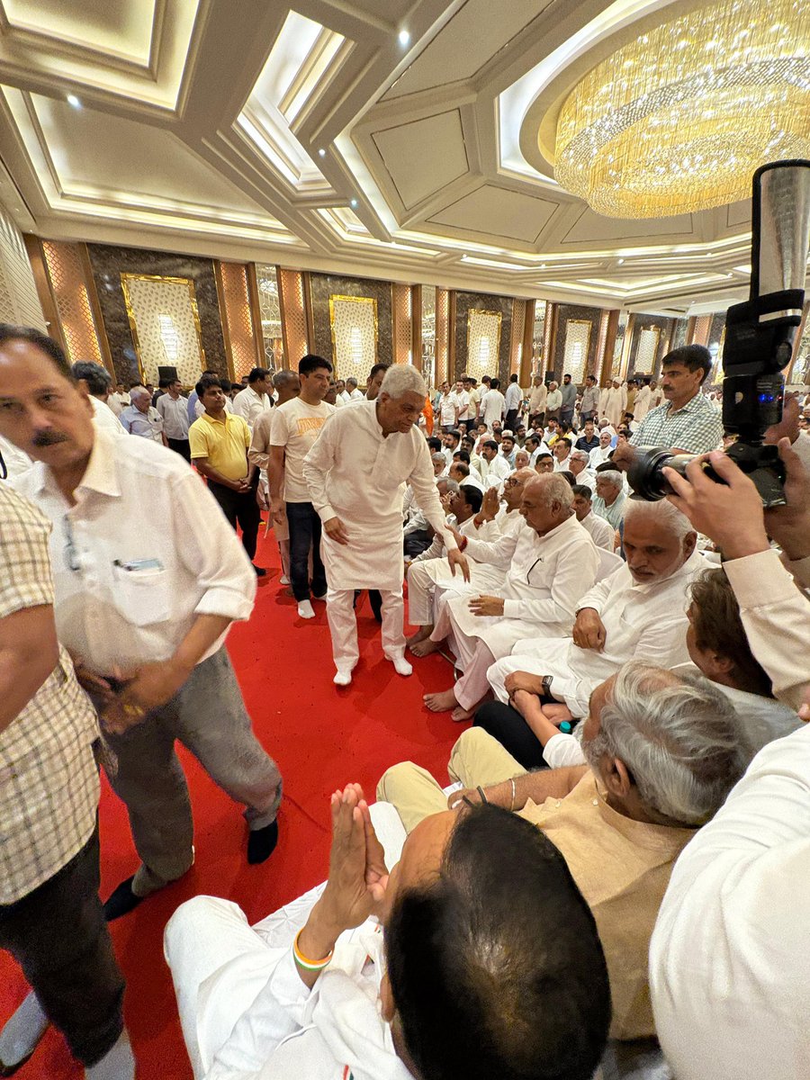Raghubir Singh Tewatia (@raghubiramla) on Twitter photo рд╣рд░рд┐рдпрд╛рдгрд╛ рдХреЗ рдкреВрд░реНрд╡ рдореБрдЦреНрдпрдордВрддреНрд░реА рдЪреМрдзрд░реА <a href="/BhupinderShooda/">Bhupinder Singh Hooda</a> рдЬреА рдХреА рднрд╛рднреА рд╡ рд╕рд╛рдВрд╕рдж рднрд╛рдИ <a href="/DeependerSHooda/">Deepender Singh Hooda</a> рдЬреА рдХреА рддрд╛рдИ рд╕реНрд╡. рд░рд╛рдЬрд╡рддреА рдзрд░реНрдордкрддреНрдиреА рдЪреМрдзрд░реА рдЗрдВрджреНрд░ рд╕рд┐рдВрд╣ рд╣реБрдбреНрдбрд╛ рдЬреА рдХреЗ рдирд┐рдзрди рдкрд░ рд░реЛрд╣рддрдХ рдореЗрдВ рдЖрдпреЛрдЬрд┐рдд рд╢реНрд░рджреНрдзрд╛рдВрдЬрд▓рд┐ рд╕рднрд╛ рдореЗрдВ рдкрд╣реБрдВрдЪрдХрд░ рдЕрдкрдиреА рд╢реЛрдХ рд╕рдВрд╡реЗрджрдирд╛рдПрдВ рдкреНрд░рдХрдЯ рдХреАрдВред рд╣рд░рд┐рдпрд╛рдгрд╛ рдХреЗ рдкреВрд░реНрд╡ рдореБрдЦреНрдпрдордВрддреНрд░реА рдЪреМрдзрд░реА <a href="/BhupinderShooda/">Bhupinder Singh Hooda</a> рдЬреА рдХреА рднрд╛рднреА рд╡ рд╕рд╛рдВрд╕рдж рднрд╛рдИ <a href="/DeependerSHooda/">Deepender Singh Hooda</a> рдЬреА рдХреА рддрд╛рдИ рд╕реНрд╡. рд░рд╛рдЬрд╡рддреА рдзрд░реНрдордкрддреНрдиреА рдЪреМрдзрд░реА рдЗрдВрджреНрд░ рд╕рд┐рдВрд╣ рд╣реБрдбреНрдбрд╛ рдЬреА рдХреЗ рдирд┐рдзрди рдкрд░ рд░реЛрд╣рддрдХ рдореЗрдВ рдЖрдпреЛрдЬрд┐рдд рд╢реНрд░рджреНрдзрд╛рдВрдЬрд▓рд┐ рд╕рднрд╛ рдореЗрдВ рдкрд╣реБрдВрдЪрдХрд░ рдЕрдкрдиреА рд╢реЛрдХ рд╕рдВрд╡реЗрджрдирд╛рдПрдВ рдкреНрд░рдХрдЯ рдХреАрдВред