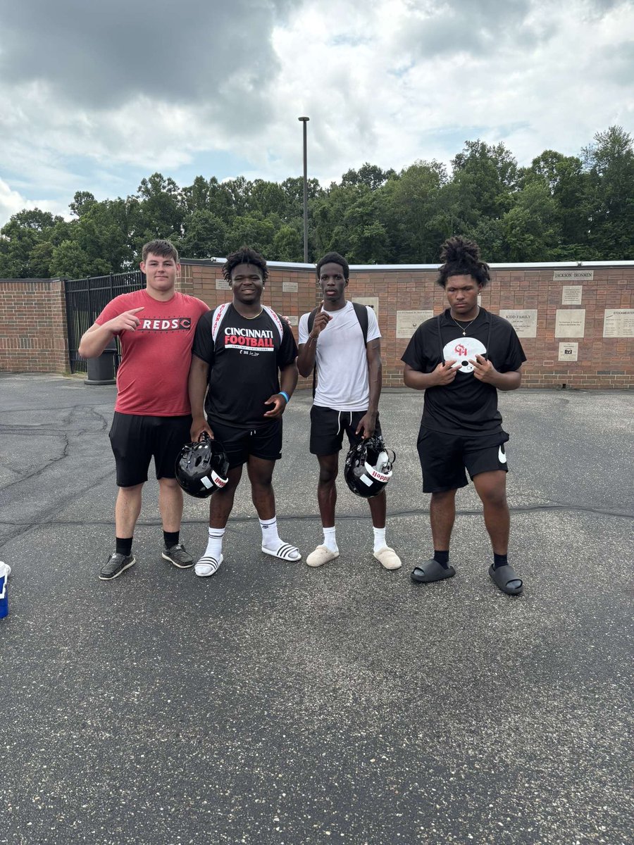 I had a great time at the Rio Grande Camp today. Thank you for inviting me <a href="/sjharmon22/">Coach Sammy Harmon</a> <a href="/coachThurst/">Mark Thurston</a> <a href="/jttofune/">J.T.</a> @JeremyBade54588 <a href="/IamJseanDorsey/">J’sean Dorsey</a> <a href="/OakHillsFB/">Oak Hills Football</a>