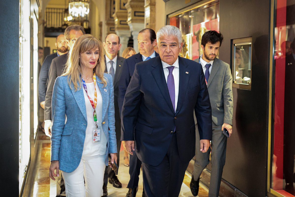 Desde Sevilla, los presidentes Mulino y Sánchez reforzaron la alianza Panamá–España 🇵🇦🇪🇸:

✅ Interés en el tren Panamá–David.
✅ Apoyo para salir de listas discriminatorias.
✅ Cooperación en logística, energía y finanzas.
✅ Impulso a la relación CELAC–UE.

#ConPasoFirme Panamá