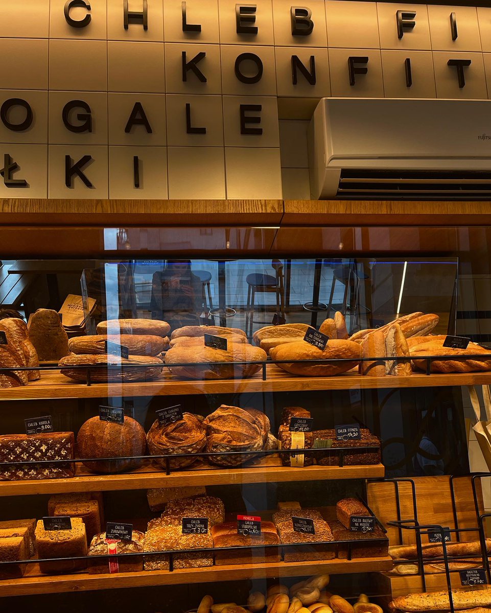 Empress_Helena8's tweet photo. This isn’t a bakery, it’s a carb cathedral.

#BreadHeaven #LoafLove https://t.co/LOul4m61oa