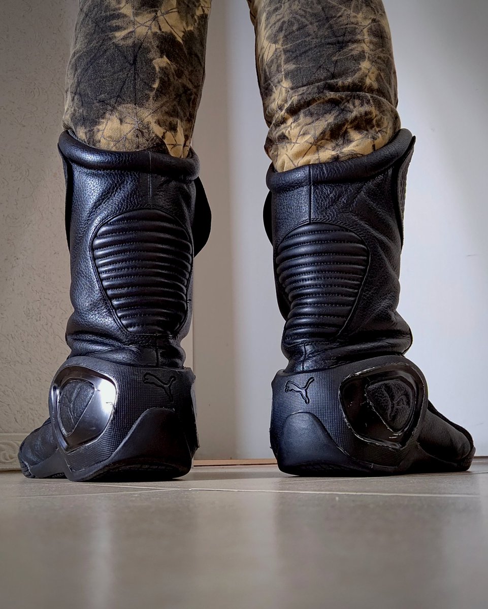 ALANDZUL's tweet photo. PUMA MOTORCYCLE BOOTS "MOTO CITY" 💛🏍️
#MotorcycleBoots #motorcycle #blackboots #guyinboots #bootsoftheday #bootstagram #bootsfetish #leather #dzulcollection #dzulboots #MotoCity #leatherboots #bootsfetish #leatherfetish #leather #leatherday #leathergear #leatherworks https://t.co/5joun5CfuA