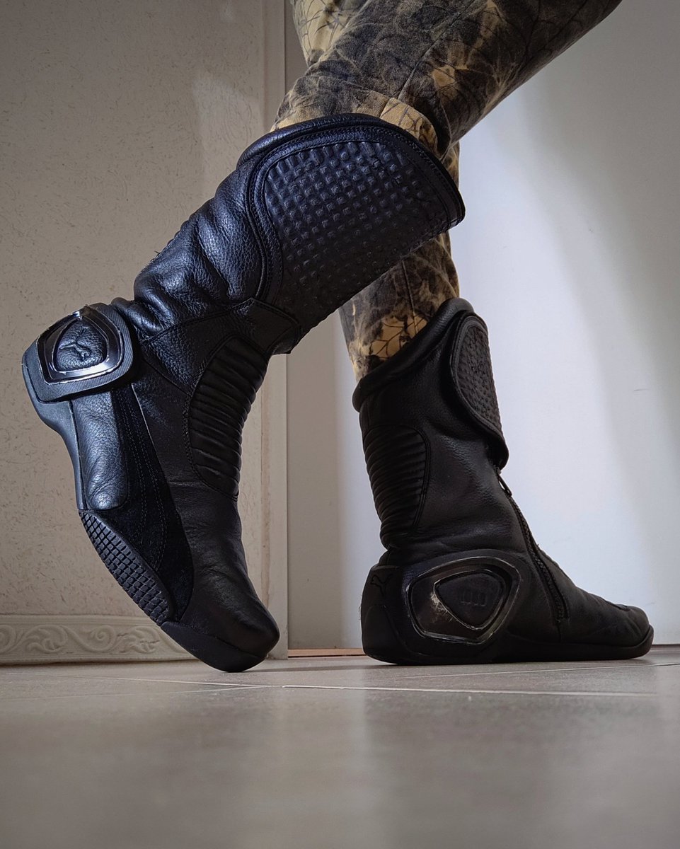 ALANDZUL's tweet photo. PUMA MOTORCYCLE BOOTS "MOTO CITY" 💛🏍️
#MotorcycleBoots #motorcycle #blackboots #guyinboots #bootsoftheday #bootstagram #bootsfetish #leather #dzulcollection #dzulboots #MotoCity #leatherboots #bootsfetish #leatherfetish #leather #leatherday #leathergear #leatherworks https://t.co/5joun5CfuA