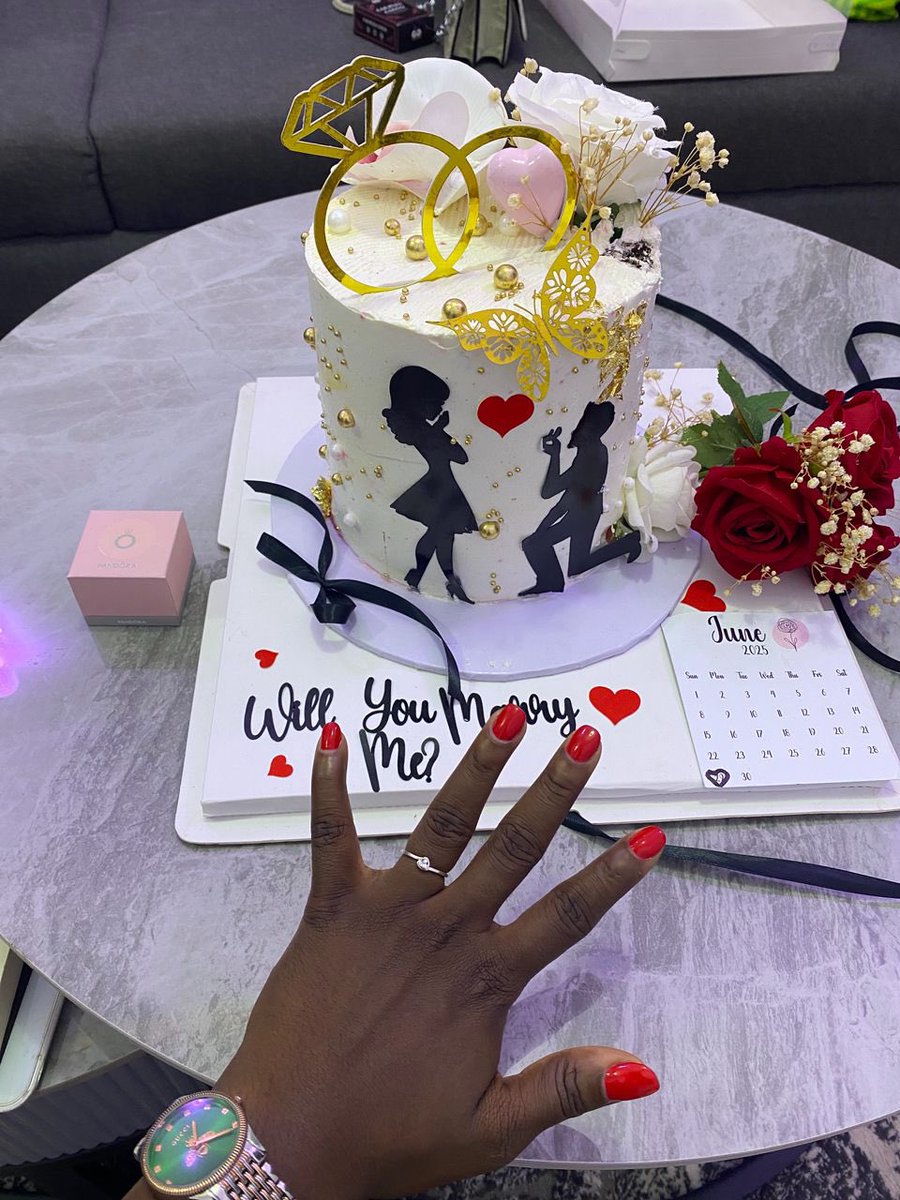 Wrapping up this month with this beautiful proposal cake 🥰. When this sweet client of mine messaged me and told me he wants a proposal cake , I was so excited to make one and I came up with this design … 
Ladies will you say yes if your man pops the question with this cake?