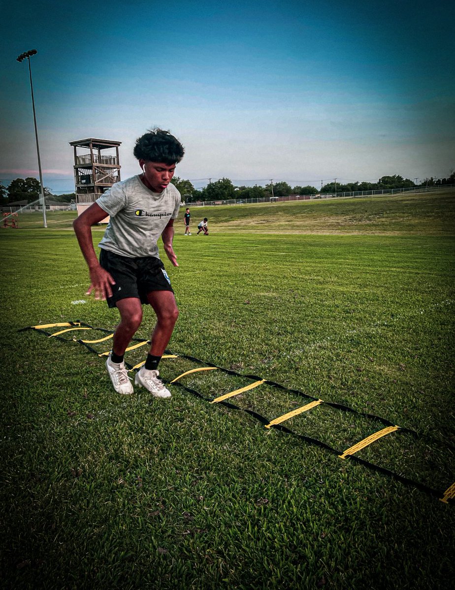 JosephJuar79746's tweet photo. this week i been to the field grinding that work in💪 #football @BUFootball @FBUAllAmerican https://t.co/alN9HWq5cm