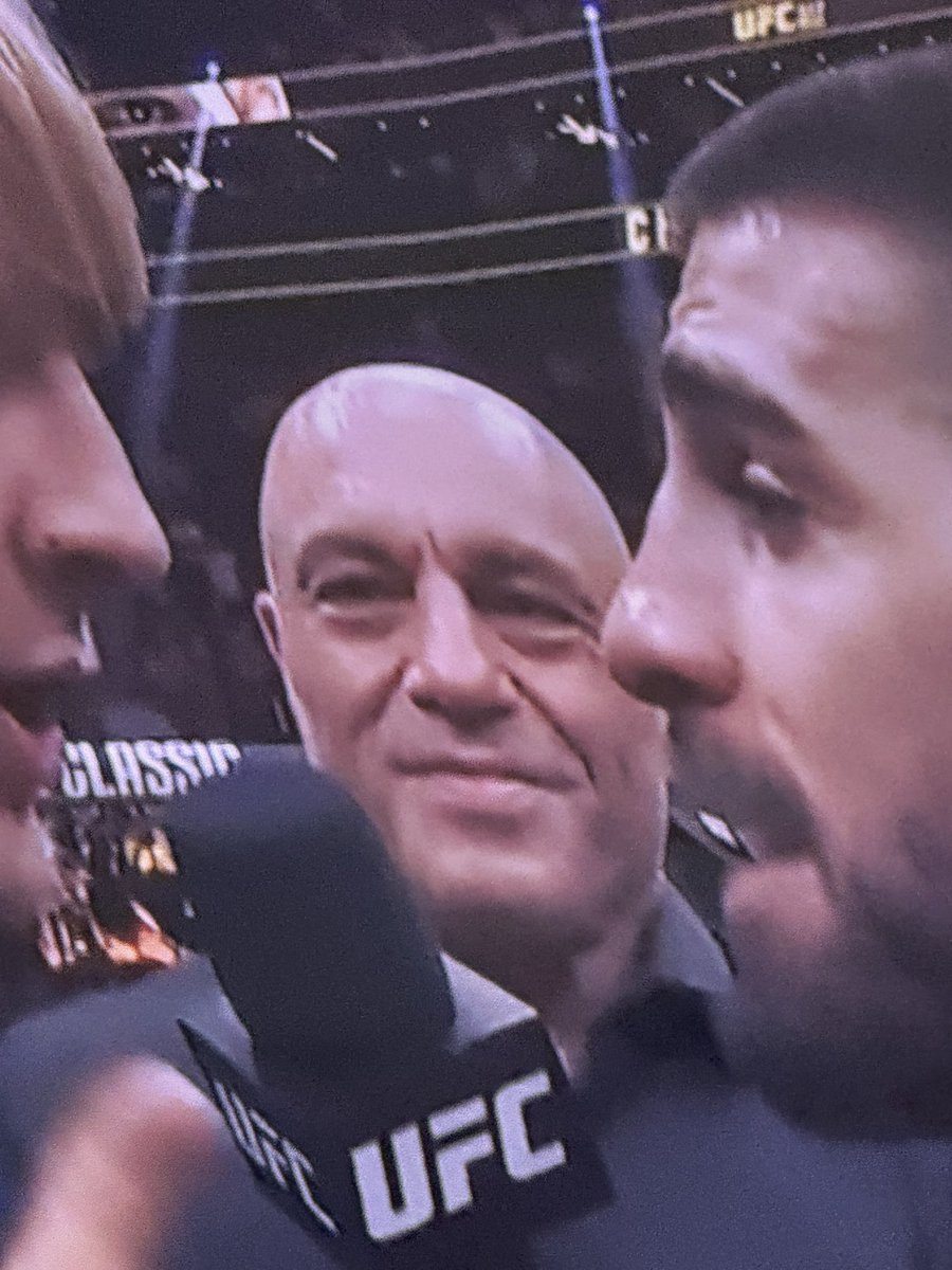FLORIOLFC's tweet image. Dana White - i don’t know who let him  in there, that should of never happened lets start there

Jore Rogan: