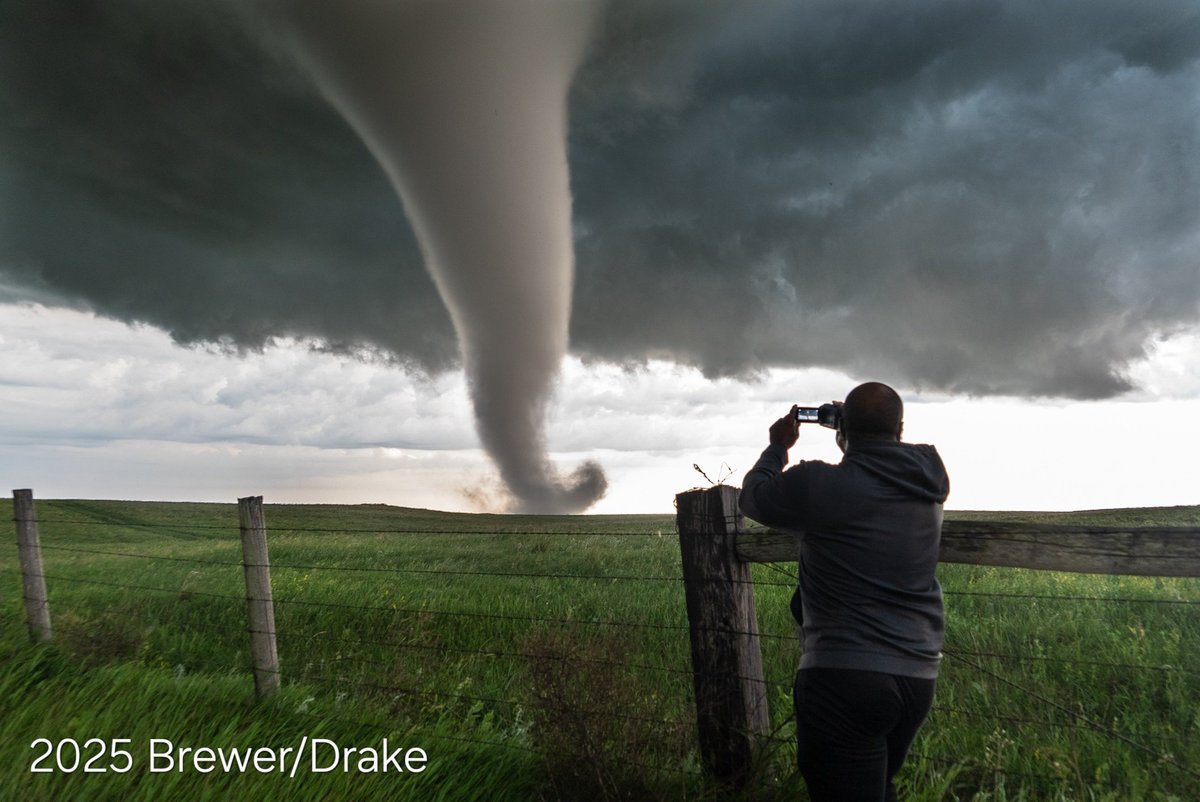 SimonStormRider's tweet image. Yesterday, Junec28, 2025, @JustonStrmRider, and I documented several tornadoes near the communities of Clear Lake and Gary, South Dakota.
Thread with some photos we took. Going to be working a bit on the long format YouTube video. #sdwx