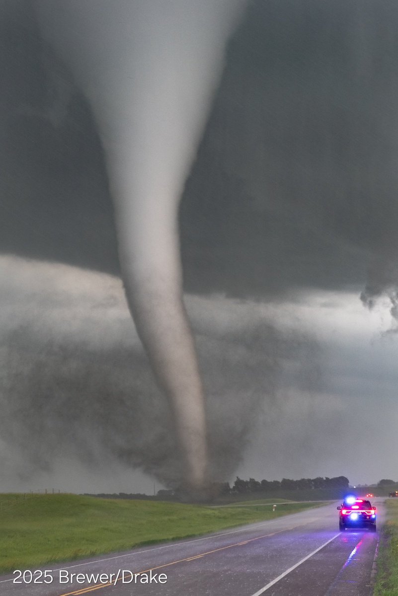 SimonStormRider's tweet image. Yesterday, Junec28, 2025, @JustonStrmRider, and I documented several tornadoes near the communities of Clear Lake and Gary, South Dakota.
Thread with some photos we took. Going to be working a bit on the long format YouTube video. #sdwx