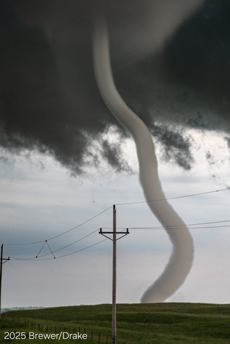 SimonStormRider's tweet image. Yesterday, Junec28, 2025, @JustonStrmRider, and I documented several tornadoes near the communities of Clear Lake and Gary, South Dakota.
Thread with some photos we took. Going to be working a bit on the long format YouTube video. #sdwx
