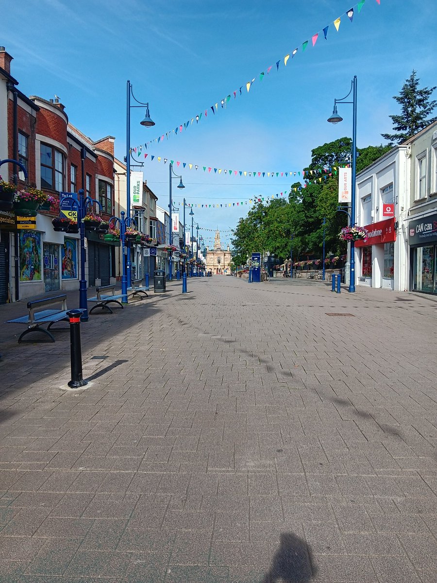 NeillWalker1's tweet image. The beauty of a quiet town centre early on a summer's morning
#coleraine #peaceandquiet❤️ #causewaycoastandglens #WaterstonesColeraine