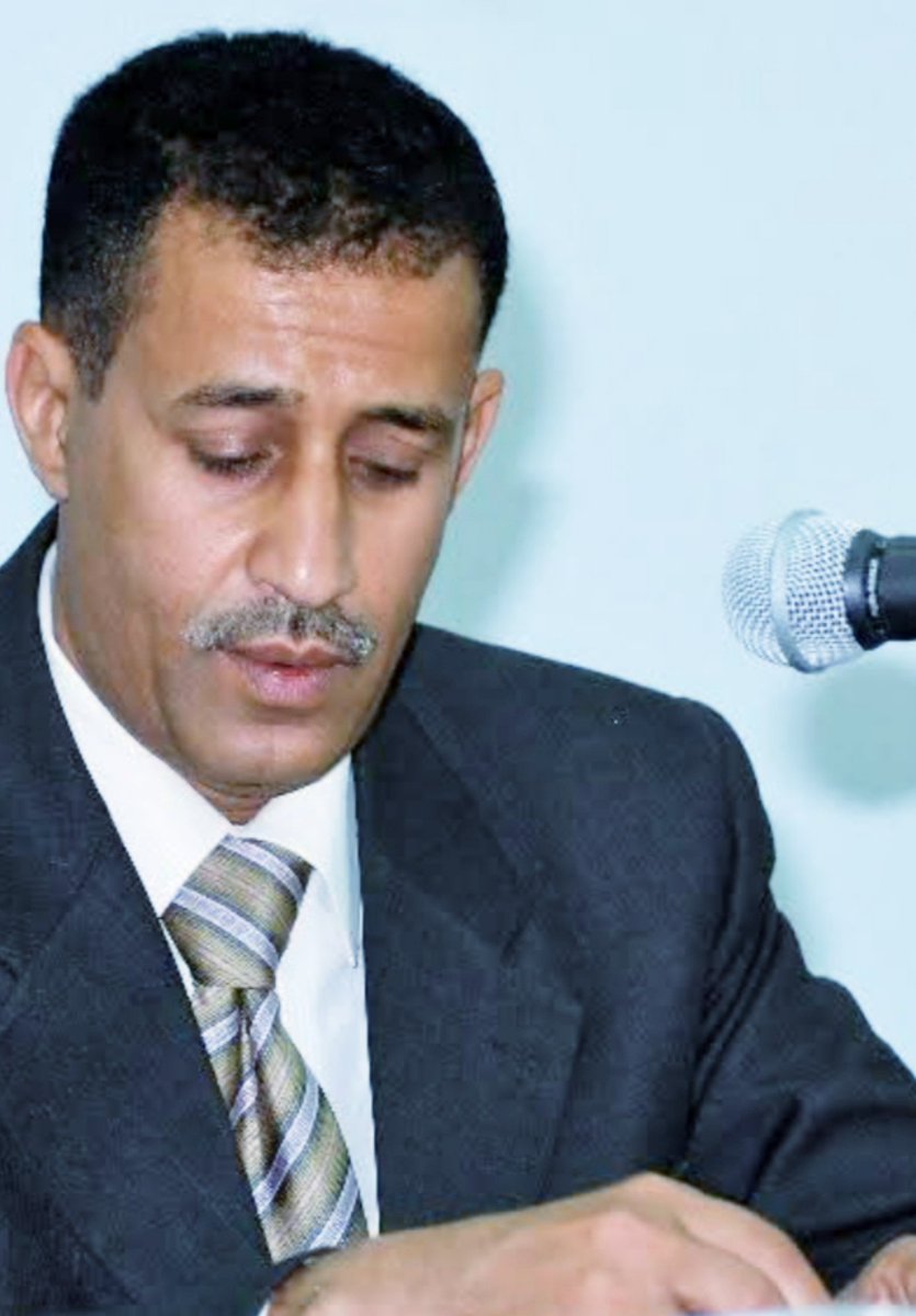 يعلم الله أن مثقف اليمن الأول الدكتور البروفيسور عبده ماهو قادر يدفع رسوم المدرسة!  
لا تظنوا 
أنكم تعانون وحدكم. 
كلنا نعاني،  كلنا مصدومين،  كلنا نقول إلى أين تمضي بنا يا خبير؟