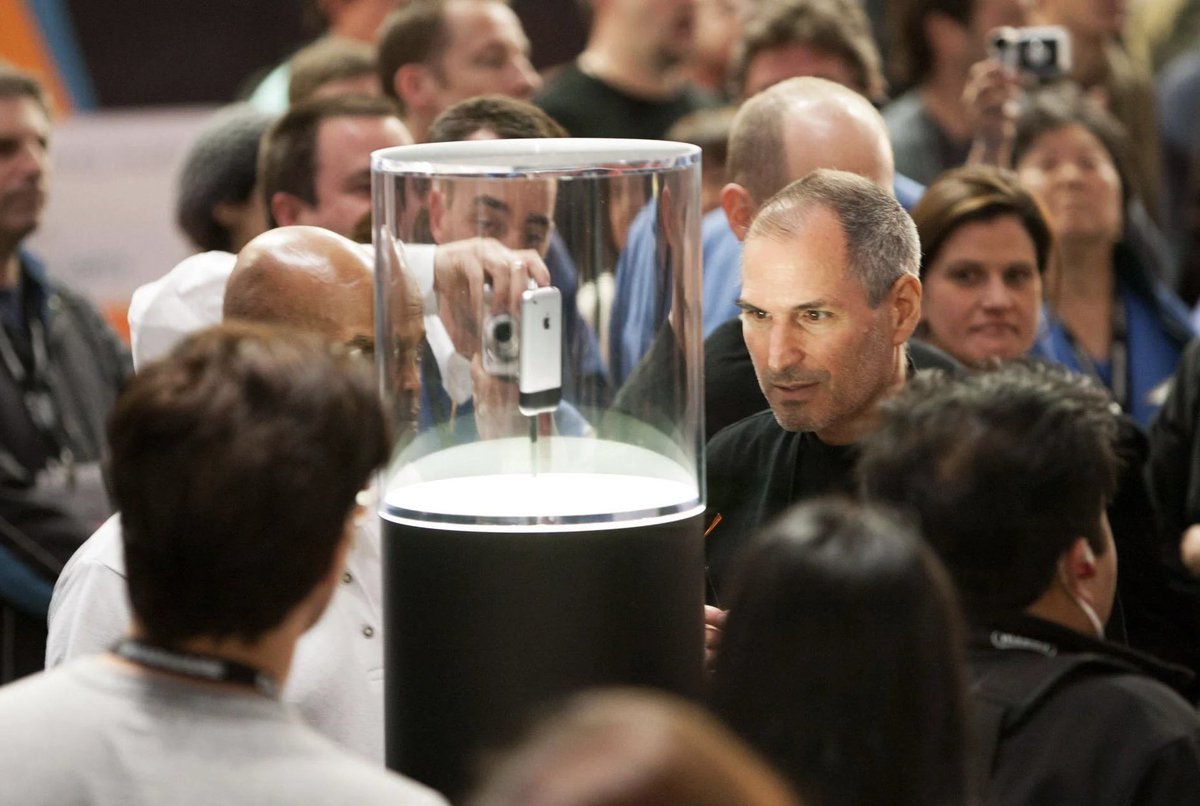 dene_schunck's tweet image. Happy 18th birthday, iPhone! 📱
When it hit store shelves on 29 June 2007, it was the physical-world debut of what Steve Jobs had teased five months earlier as “a widescreen iPod with touch controls, a revolutionary mobile phone, and a breakthrough Internet communications…