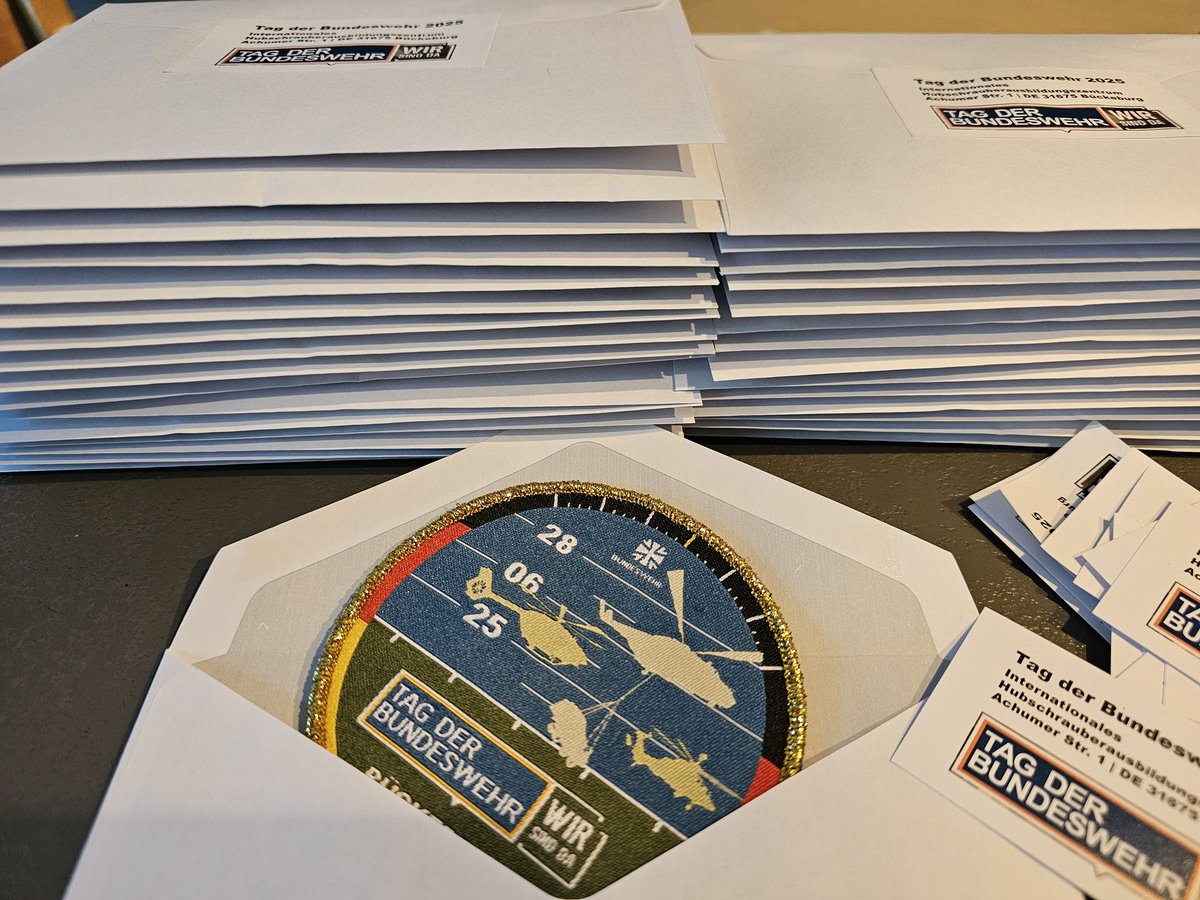 hel1pad's tweet image. Da sind sie - EURE Patches vom #TdBw25 in Bückeburg. In einem Umschlag steckt mein #Patch. Die "Goldrandlösung" haben nur einige wenige aus dem OrgTeam. Mal sehen, wer ihn bekommt. Morgen gehen sie in die Post.
Danke für eure Unterstützung unserer Aktion.