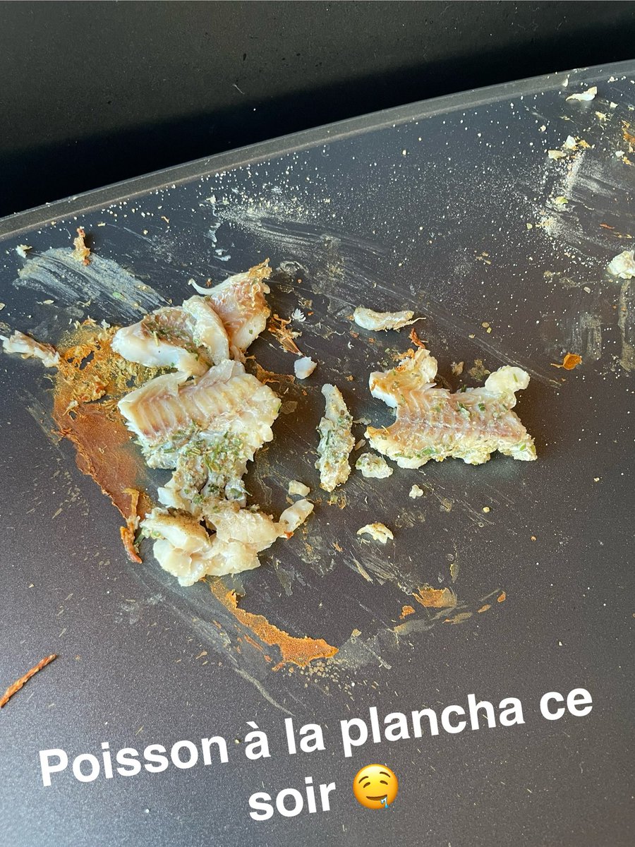 nishimire's tweet image. Le poisson il est mort deux fois 😭