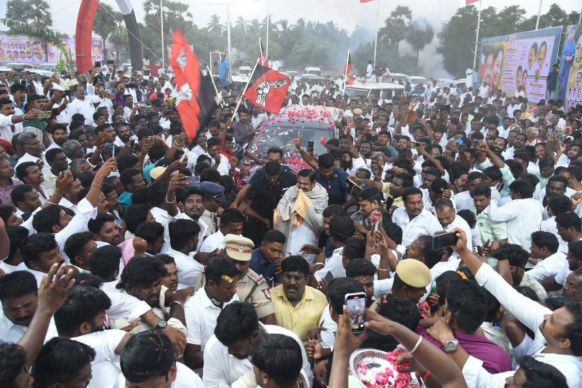 PasupathySentha's tweet image. கள்ளக்குறிச்சியில் நாளைய தமிழக முதல்வர் #எடப்பாடியார் @EPSTamilNadu

#JusticeForAjithkumar #TN_AIADMK_Version  #KARUR_ADMK_IT_WING #AIADMKFor2026 #EPSfor2026CM #EPS2026CM #ADMK_ERD #ஸ்டாலினே_பதவி_விலகு #EPSfor2026 #AIADMKITWINGSprintMeet