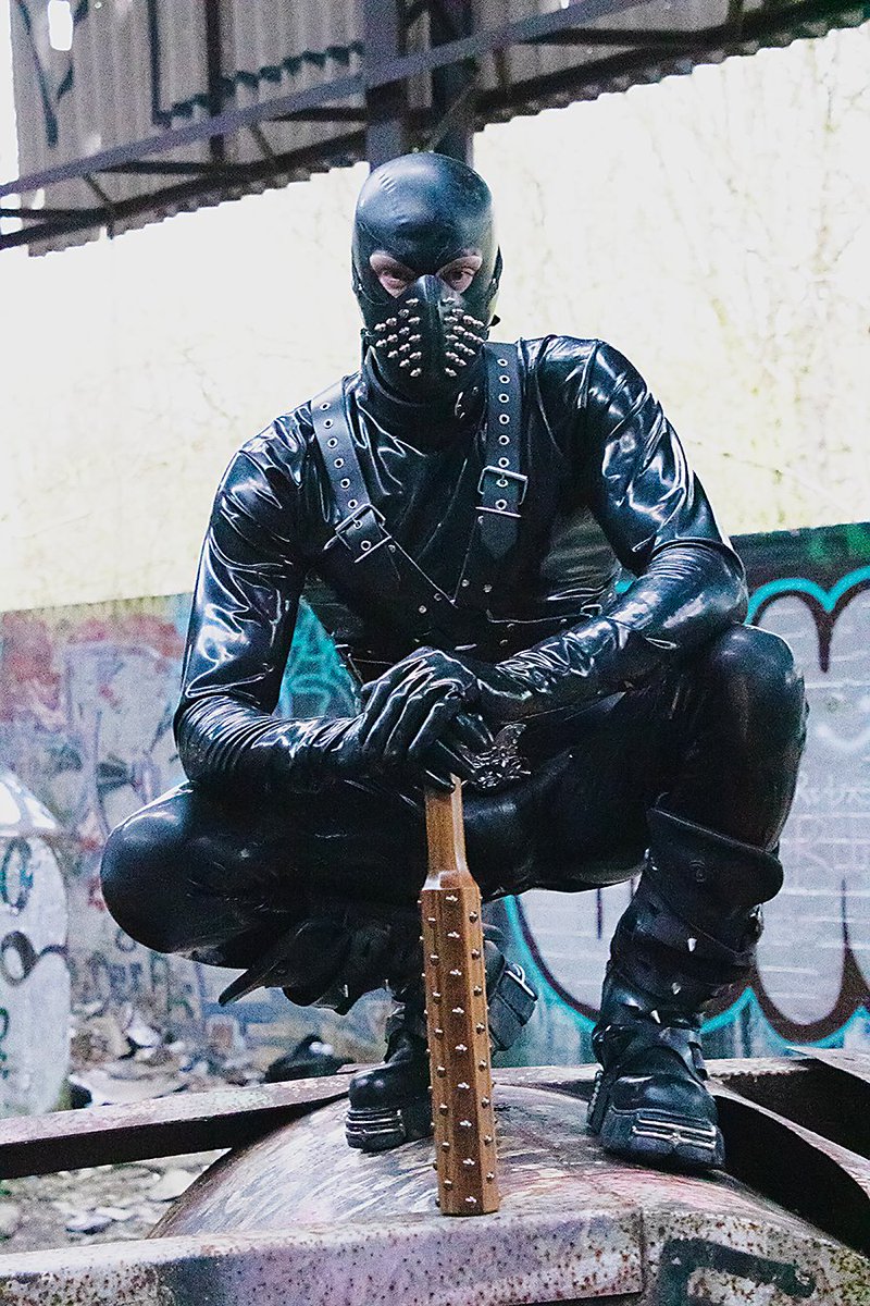 Menace!!      #hood #latexsuit #latex #rubberforfun #rubber #bondage #bdsmcollar #collar #Masks #chains #fetish #restraints #leather #fullrubber #gummi #fullrubber #totalenclosure