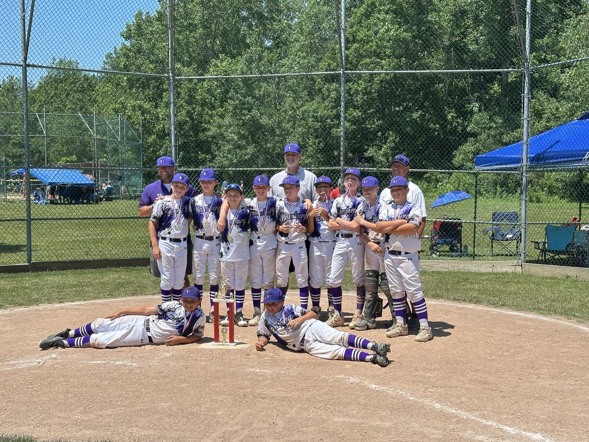 Joshua_QB's tweet image. Sundays = church first, championships second. 3/4 today with 2 RBIs and stole 2 bags. Appreciate the sacrifices my little siblings always have to make coming to my games so happy to share these trophies with them, Emily even found a great spot to watch today! @WNYAthletics