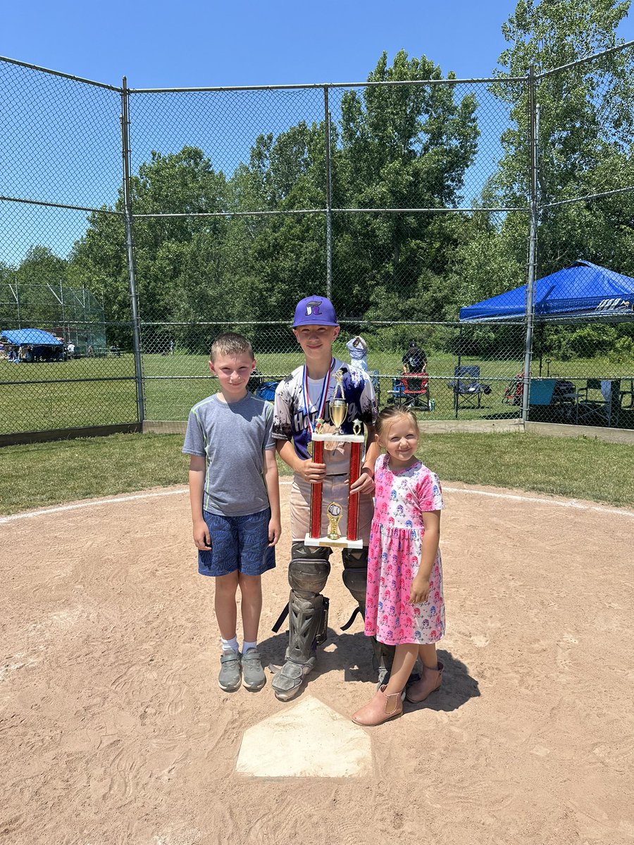 Joshua_QB's tweet image. Sundays = church first, championships second. 3/4 today with 2 RBIs and stole 2 bags. Appreciate the sacrifices my little siblings always have to make coming to my games so happy to share these trophies with them, Emily even found a great spot to watch today! @WNYAthletics