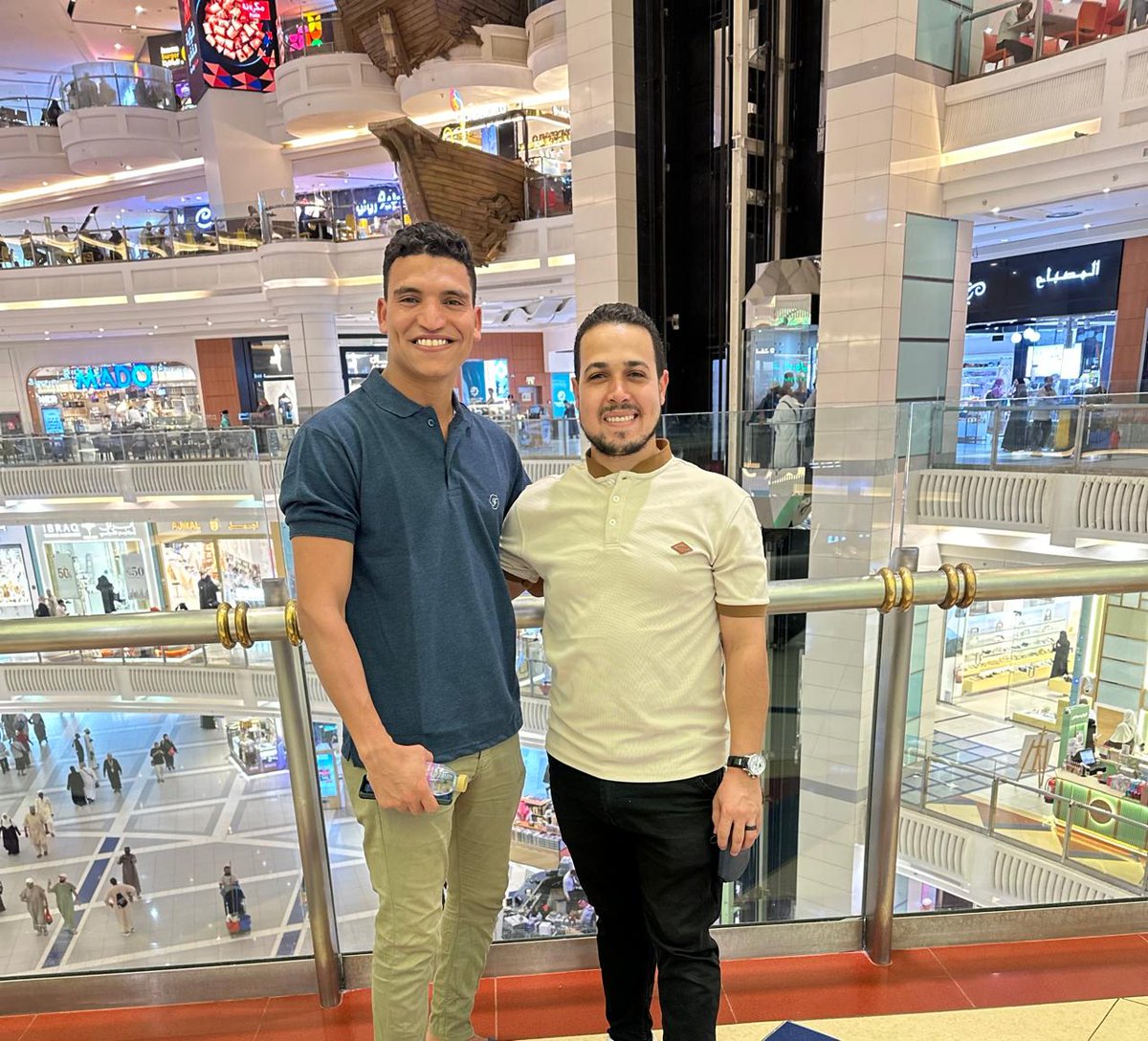 Mostafa09652431's tweet photo. احلي تلات ايام السنادي ♥️♥️
وطبعا صور انا وحسين ف الحرم بعد م كانت ف الكلية ♥️✨ https://t.co/7UVUimJJox