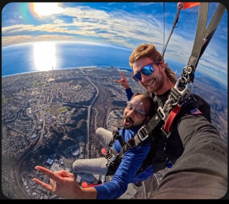 findinmyway2luv's tweet image. Let's Go Jump!! In Oceanside, Cali #oceanside 

Greatest city on Earth!!

14k free fall 🪂

I'll give them a call - we can see the 🪂 from our backyard

Only $199!!

Can't wait!!

gojump-oceanside.com/eng/