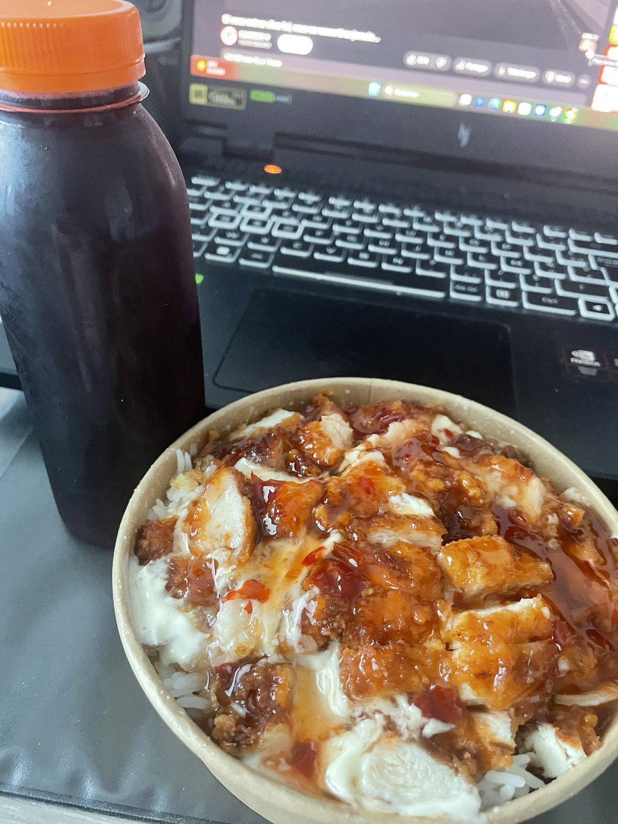 21Invincible's tweet image. EN TRAIN DE PLEURER SUR LE REPAS