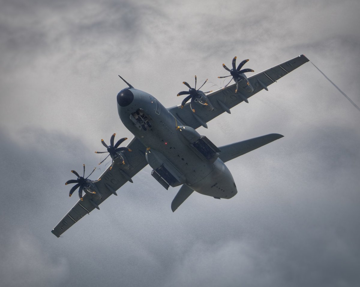 Nanukonice's tweet photo. #a400m #ltg62 #airporn #luftwaffe https://t.co/94EQ76KTjC