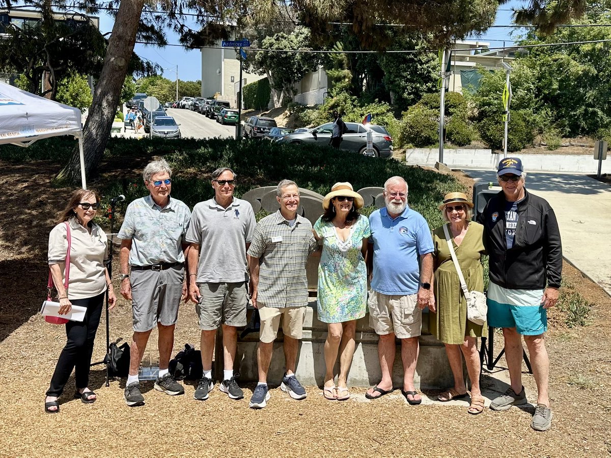 The Class of 2000 unveiled their time capsule after 25 years!

<a href="/citymb/">Manhattan Beach City</a> <a href="/MB_Chamber/">Manhattan Beach Chamber of Commerce</a> <a href="/downtown_MB/">Downtown Manhattan Beach</a>