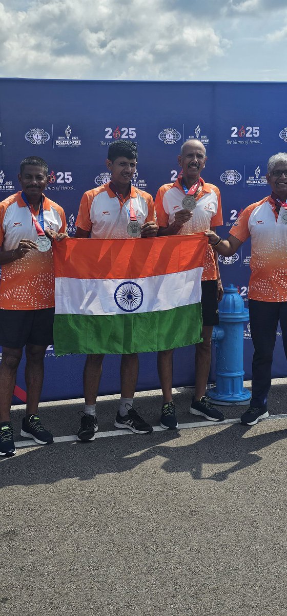 DGFSCDHG🇮🇳 tweet media